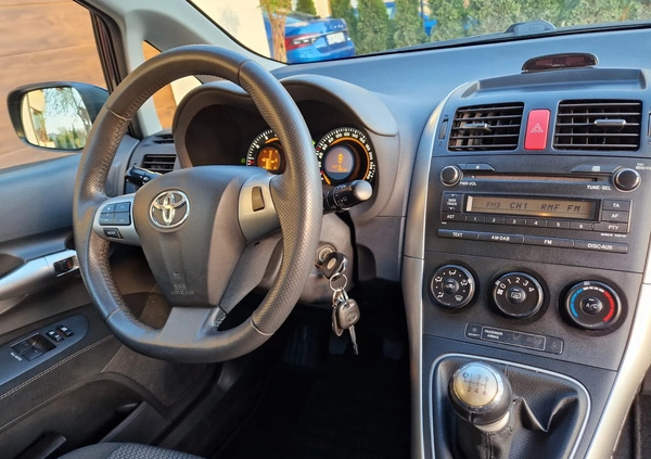 Toyota Auris cena 19800 przebieg: 216000, rok produkcji 2011 z Niepołomice małe 326